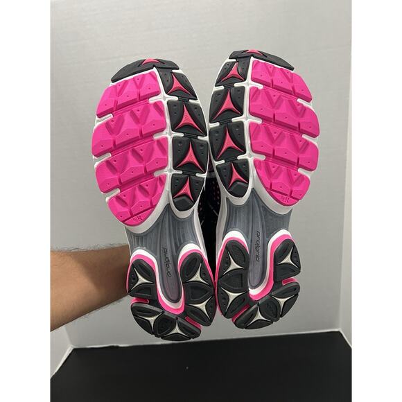 Saucony ProGrid Triumph 4 Pink Silver S70704 8 Size 8 Men Size 9.5 Women Mesh main image 5